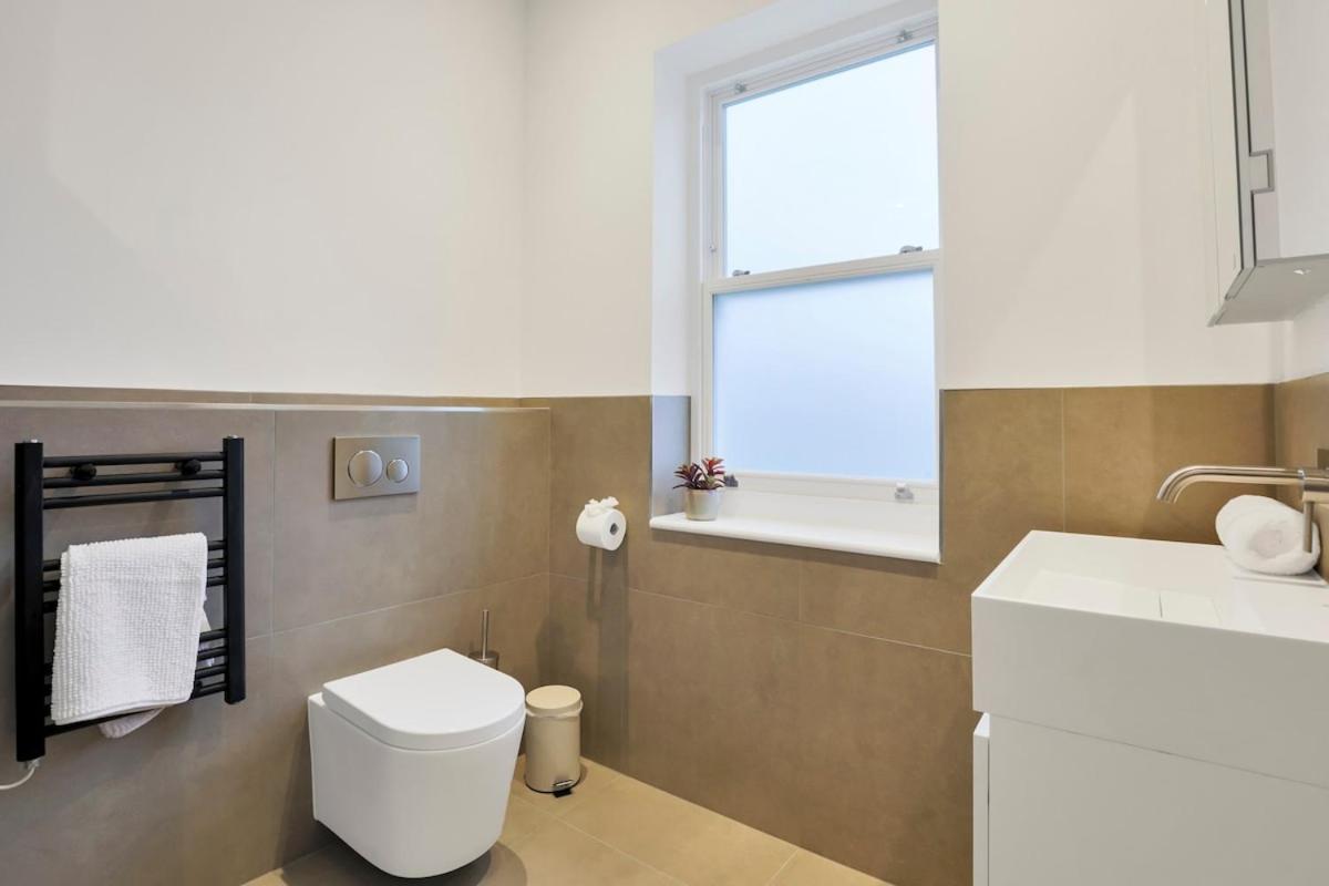 Kensington Luxury -2 Bedrooms 2 Baths *
